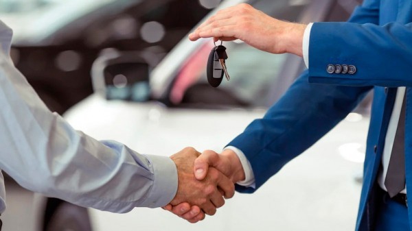 Стало известно, как вырастут цены новые автомобили на рынке России в 2022 году