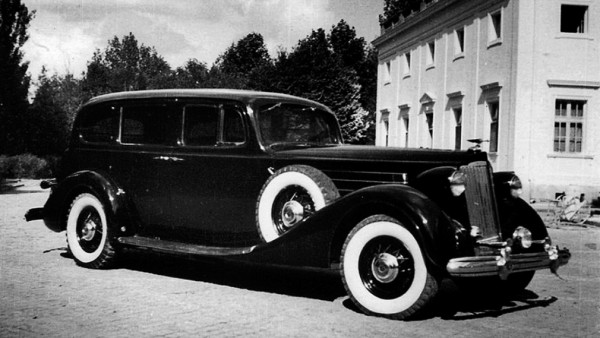 Автоэксперты рассказали, какие автомобили были у политических лидеров России прошлого