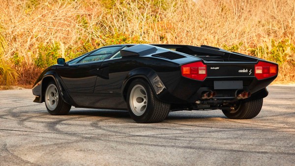 С молотка пустят спорткар Lamborghini Countach, на реставрацию которого потратили 31 млн рублей