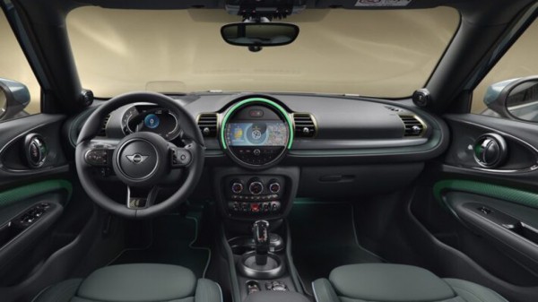 MINI представила в РФ автомобили спецсерий Resolute, Clubman Untold и Countryman Untamed