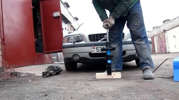 Как прокачать стойки перед установкой на машину: для чего нужна прокачка амортизаторов