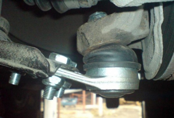 Как проверить шаровую опору и заменить своими руками