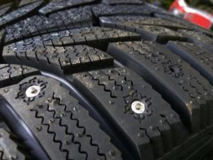 Ошиповка зимних шин своими руками: что нужно знать