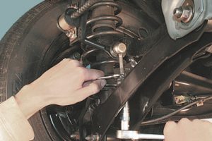 Стойки стабилизатора передние и задние: проверка и замена