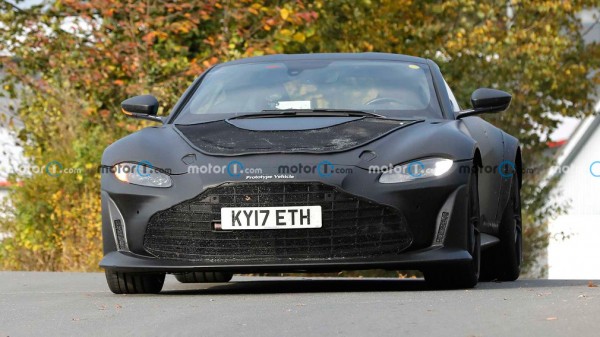 Компания Aston Martin назвала дату премьеры Vantage с двигателем V12