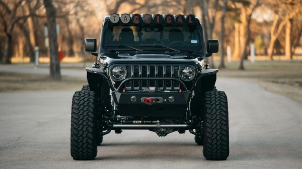 На продажу выставили хардкорный Jeep Gladiator с 717-сильным мотором Hellcat