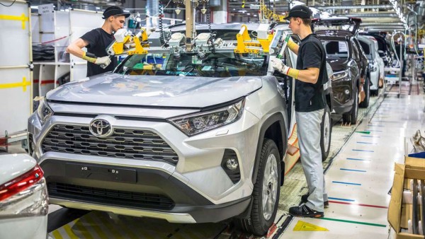 Toyota приостанавливает поставки автомобилей и производство на территории РФ