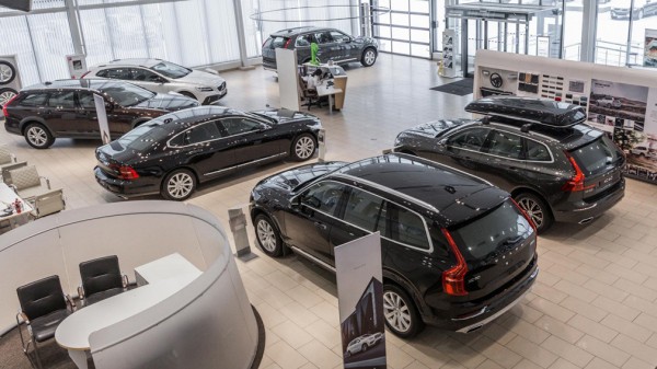 Автодилер: автомобилей в салонах будет меньше, потому что упадёт спрос