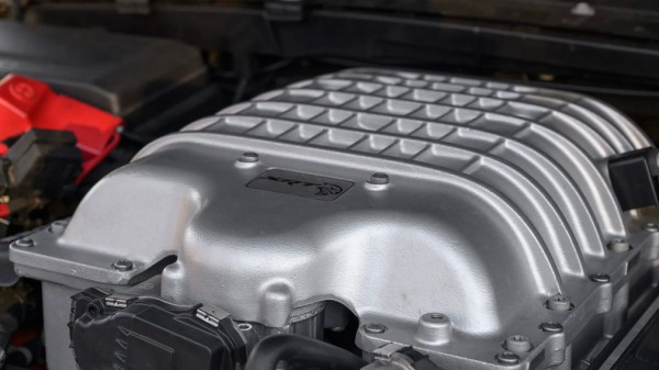 На продажу выставили хардкорный Jeep Gladiator с 717-сильным мотором Hellcat