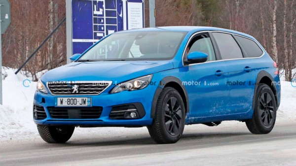 Компания Peugeot тестирует новый кроссовер в кузове старого универсала