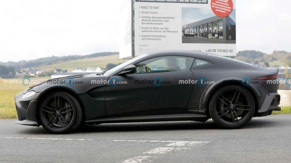 Компания Aston Martin назвала дату премьеры Vantage с двигателем V12