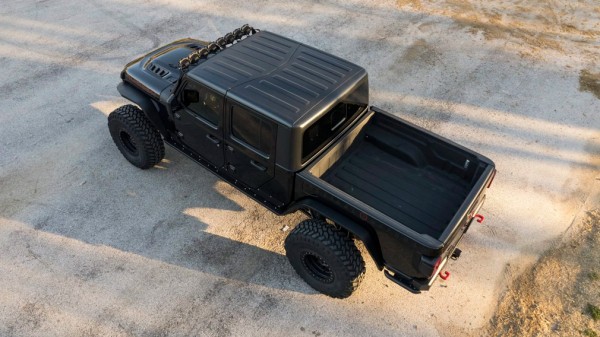 На продажу выставили хардкорный Jeep Gladiator с 717-сильным мотором Hellcat