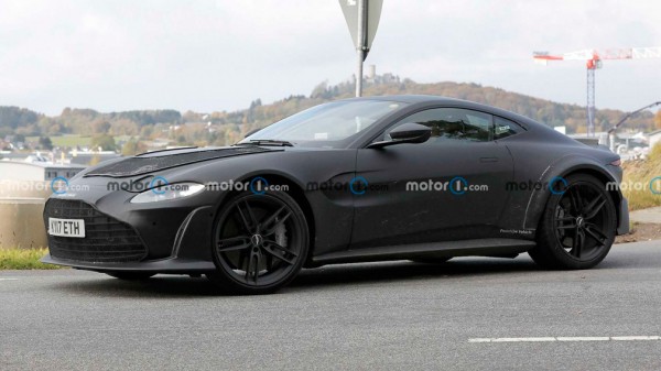 Компания Aston Martin назвала дату премьеры Vantage с двигателем V12