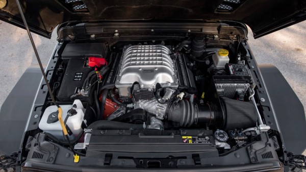 На продажу выставили хардкорный Jeep Gladiator с 717-сильным мотором Hellcat
