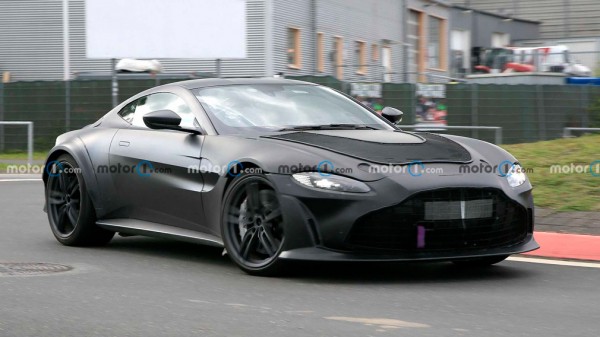 Компания Aston Martin назвала дату премьеры Vantage с двигателем V12