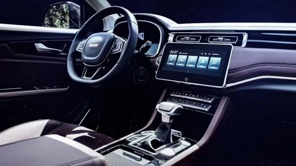 Производитель грузовиков из Китая выпустит новый кроссовер за 780 тысяч рублей