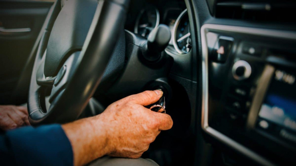 Как безболезненно запустить двигатель автомобиля после долгой стоянки