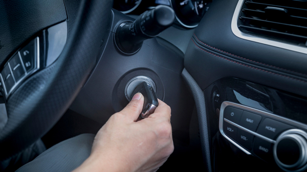 Как безболезненно запустить двигатель автомобиля после долгой стоянки