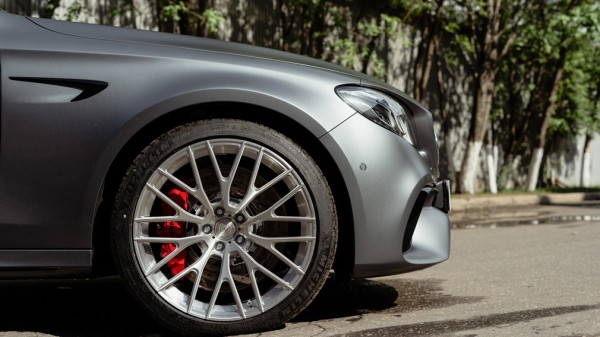 Преимущества и недостатки колесных дисков разных видов: кованых, литых, штампованных