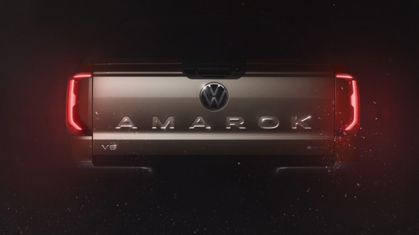 VOLKSWAGEN AMAROK нового поколения получил большой вертикальный дисплей в салоне