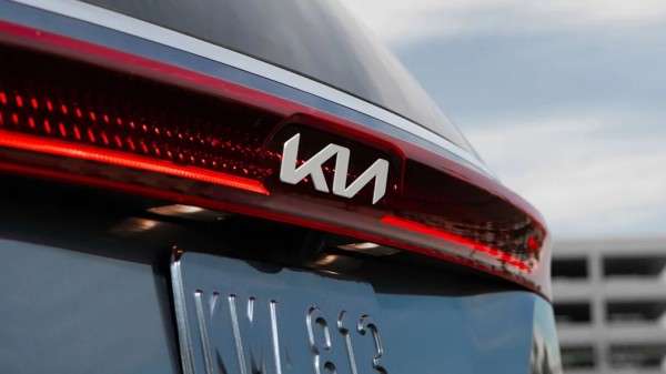 Минивэн Kia Carnival получит гибридную силовую установку в 2023 году