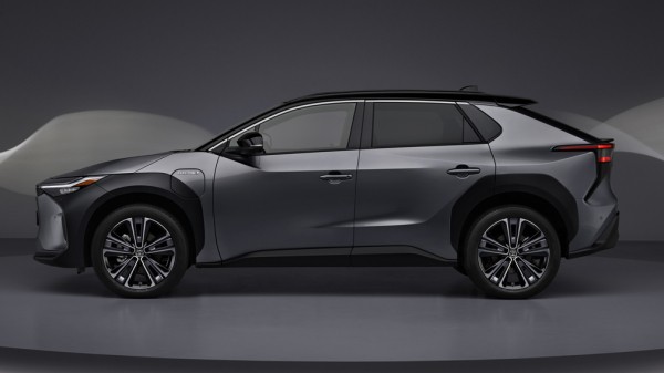 Компания Toyota может выпустить спортивную версию электрического кроссовера bZ4X