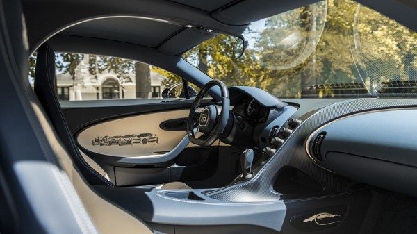 Компания Bugatti показала спецверсию Chiron под названием L'&Eacute;b&eacute;