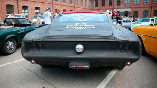 На Кастом Конвенции представили карбоновый Mustang с начинкой от Tesla