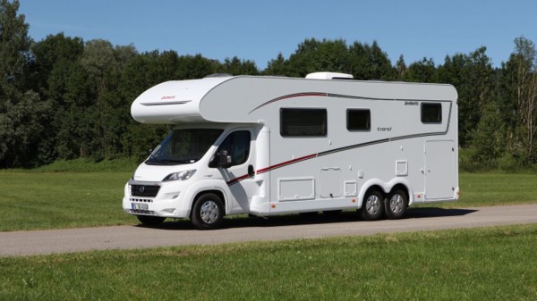 Автодома и жилые прицепы: выбираем дом на колесах с пробегом