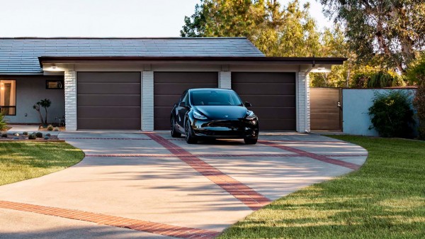 Во втором квартале 2022 года компания TESLA снизила объемы производства и поставок электрокаров 