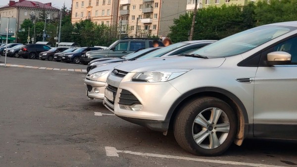 Автоэксперт Ларин: стоимость автомобилей в РФ снизилась до уровня февраля 2022 года