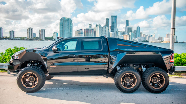 Пикап RAM 1500 превратили в 850-сильный трехосный Juggernaut