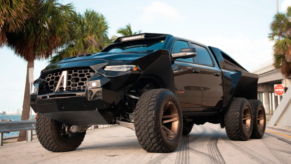 Пикап RAM 1500 превратили в 850-сильный трехосный Juggernaut