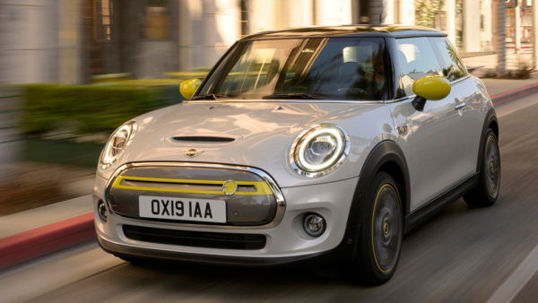 Компания MINI представила электрические Cooper SE адаптированный для водителей-инвалидов