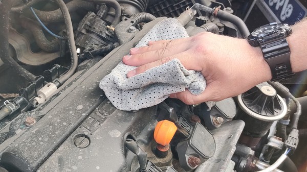 Как помыть подкапотное пространство и не навредить автомобилю