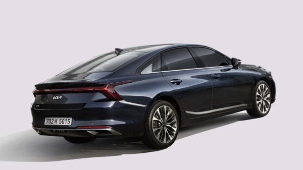 В РФ стартовали продажи нового премиального седан KIA K8 от 3,3 млн рублей