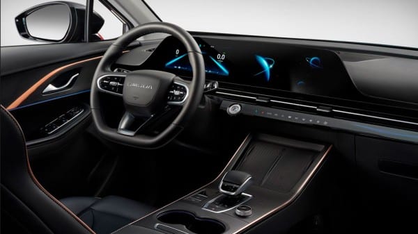 Показаны официальные изображения интерьера нового кроссовера OMODA С5 для России