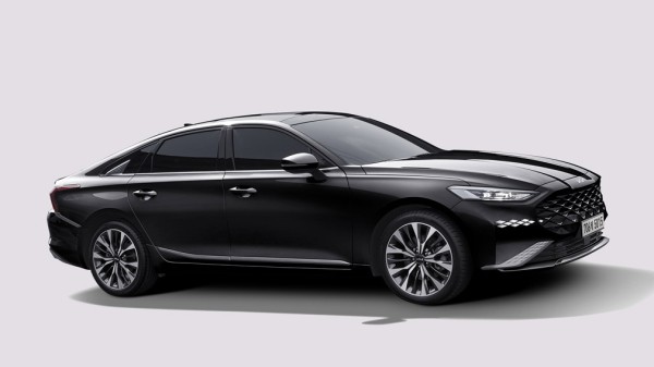 В РФ стартовали продажи нового премиального седан KIA K8 от 3,3 млн рублей