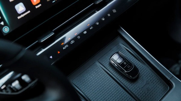 В России появился новый китайский кроссовер Omoda C5