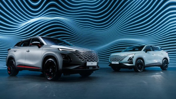 В России появился новый китайский кроссовер Omoda C5