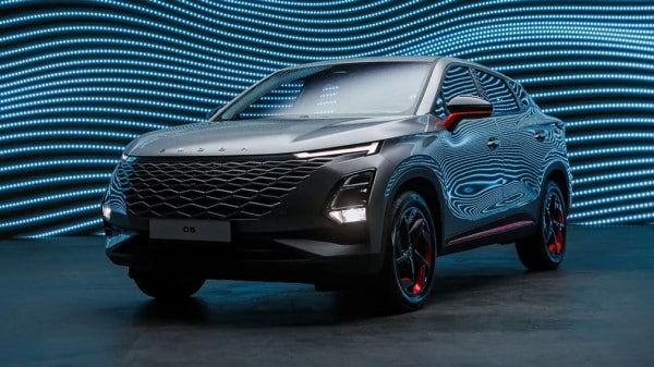 В России появился новый китайский кроссовер Omoda C5