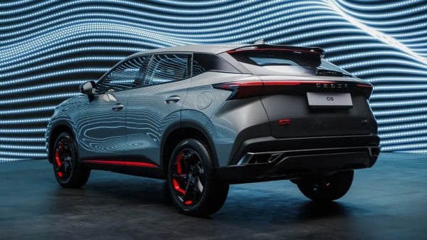 В России появился новый китайский кроссовер Omoda C5