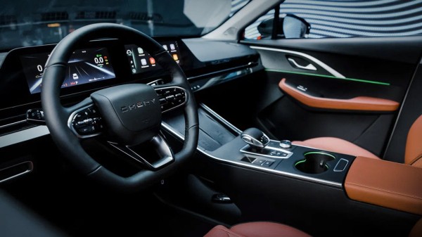 В России появился новый китайский кроссовер Omoda C5