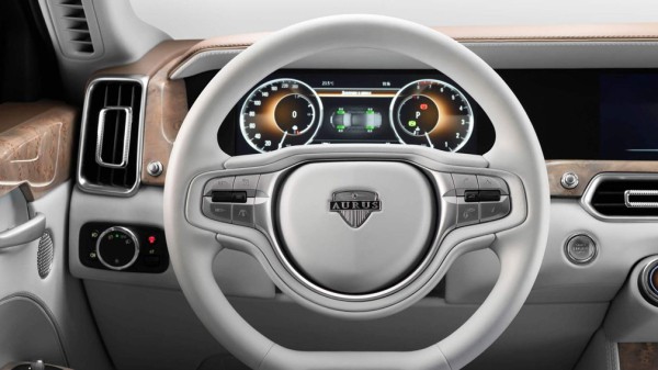 В страны Персидского залива доставили партию российских авто Aurus