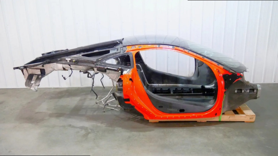 Иллюстрация 101auto.ru: Стоит ли покупать обломок McLaren GT для создания гоночного спального места?