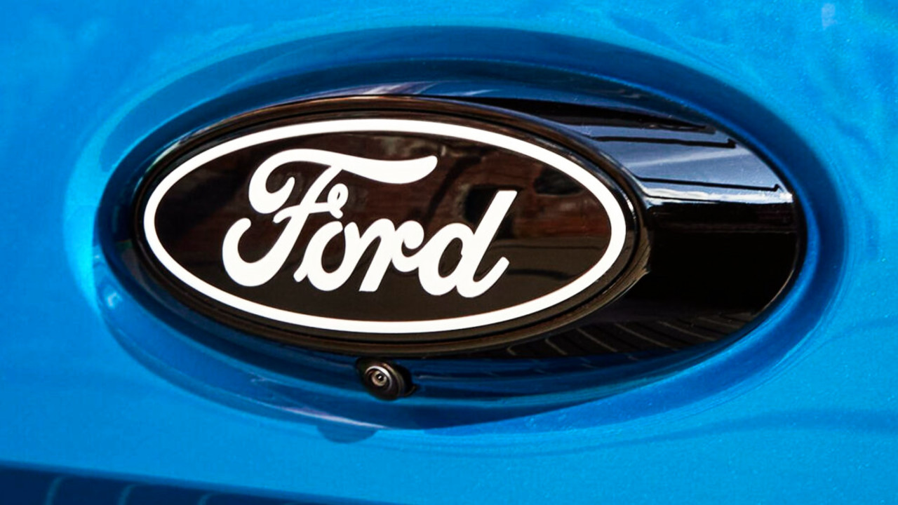 Иллюстрация 101auto.ru: Ford провалил второй квартал: продажи упали на 10,3%, не помогли ни гибриды, ни скидки
