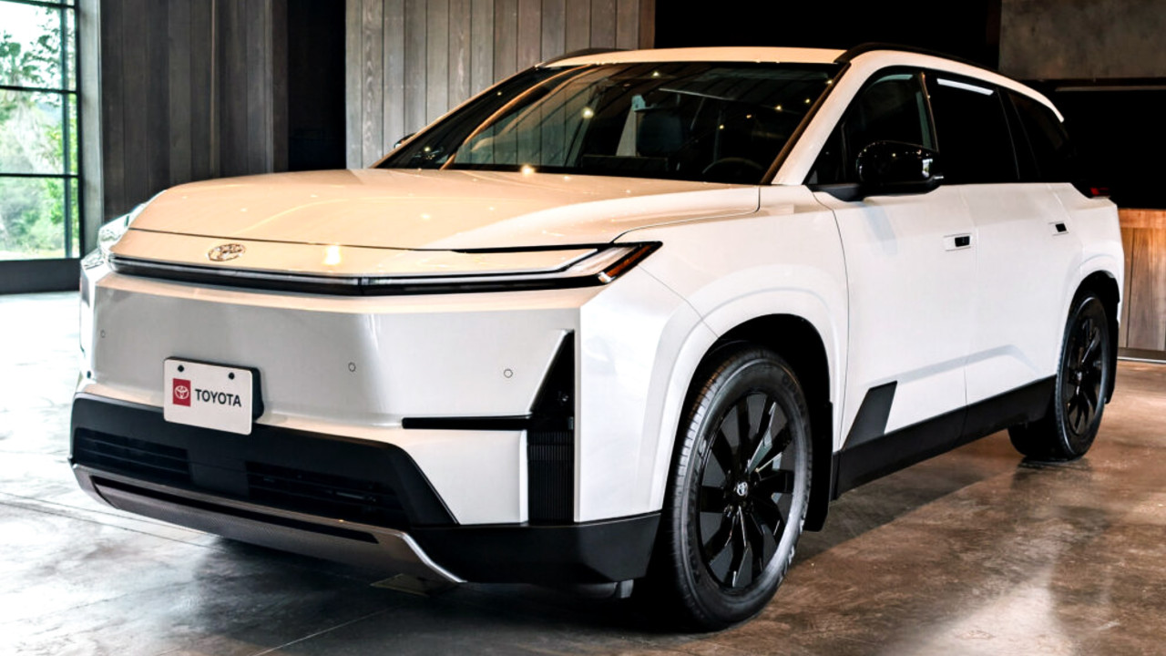 Иллюстрация 101auto.ru: Toyota отложила запуск нового электрического Highlander, бензиновая версия останется в строю