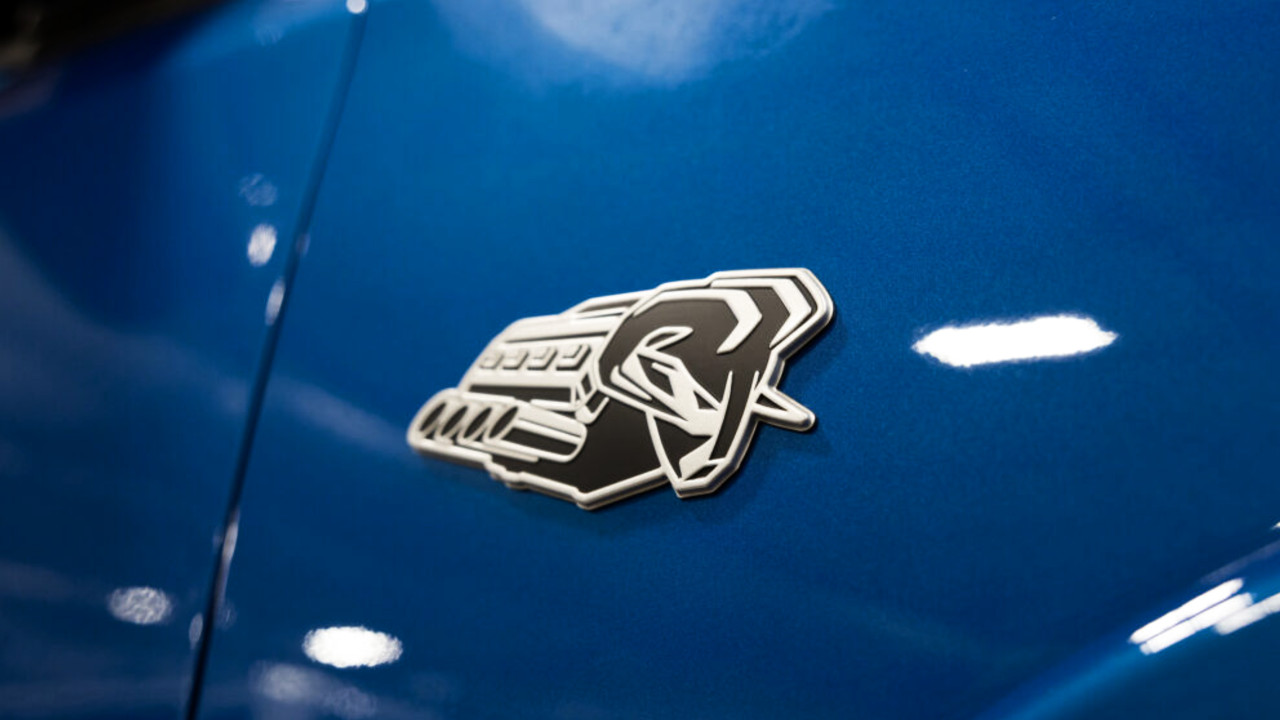 Иллюстрация 101auto.ru: Stellantis нарастила поставки в Северной Америке на 38% благодаря V8 Hemi и обновлениям моделей