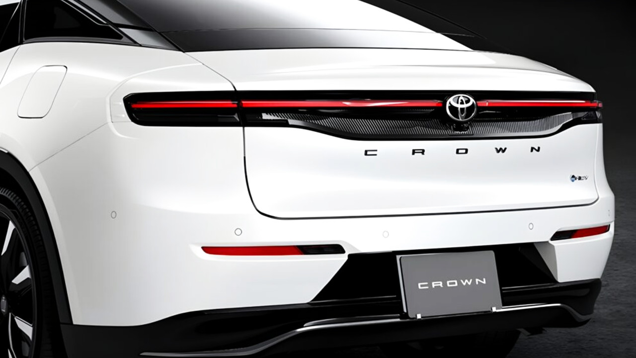Иллюстрация 101auto.ru: Toyota обновила Crown Crossover: исправили спорный двухцветный кузов и усилили гибрид