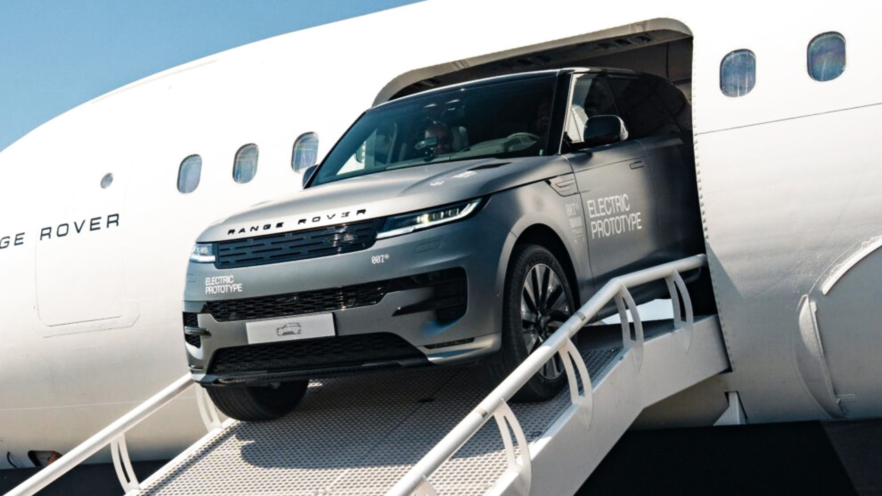 Иллюстрация 101auto.ru: Range Rover Sport Electric дебютирует с V8 и гибридами в одном семействе